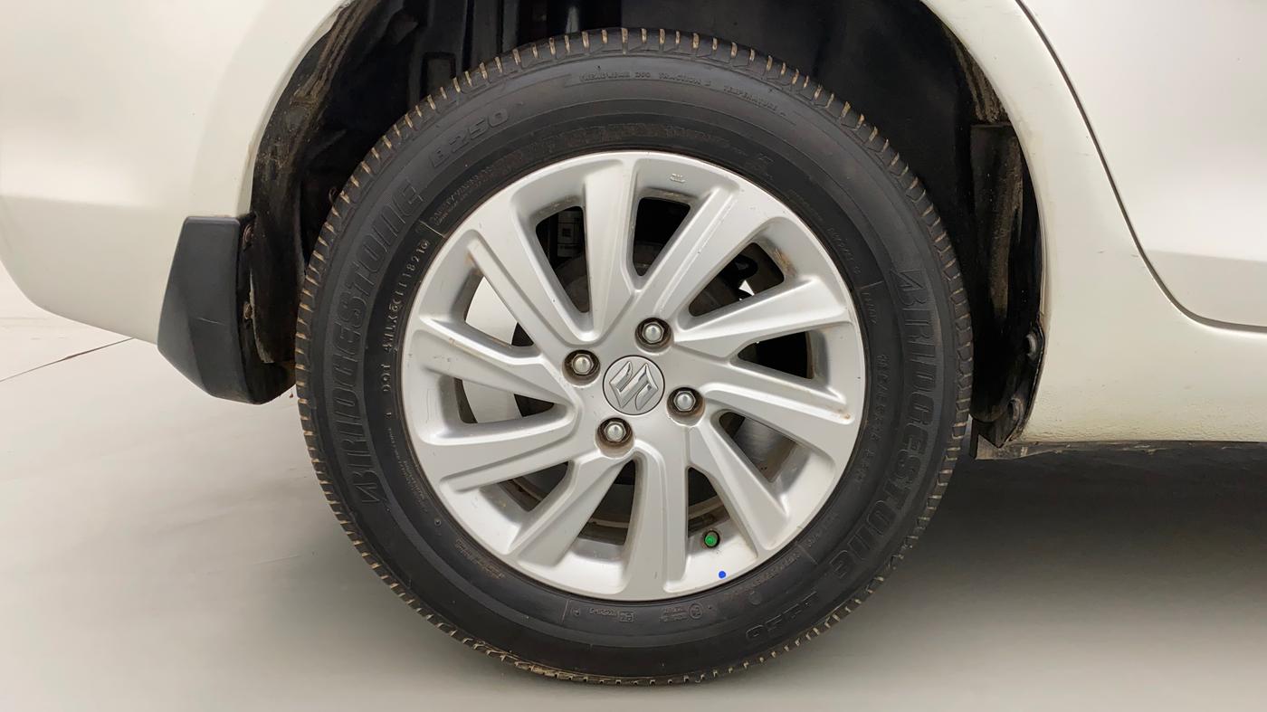 2015 Maruti Swift Dzire ZXI, Petrol, Manual, 1,43,094 km, Right Rear Wheel