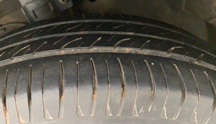 2015 Maruti Swift Dzire ZXI, Petrol, Manual, 1,43,094 km, Left Front Tyre Tread