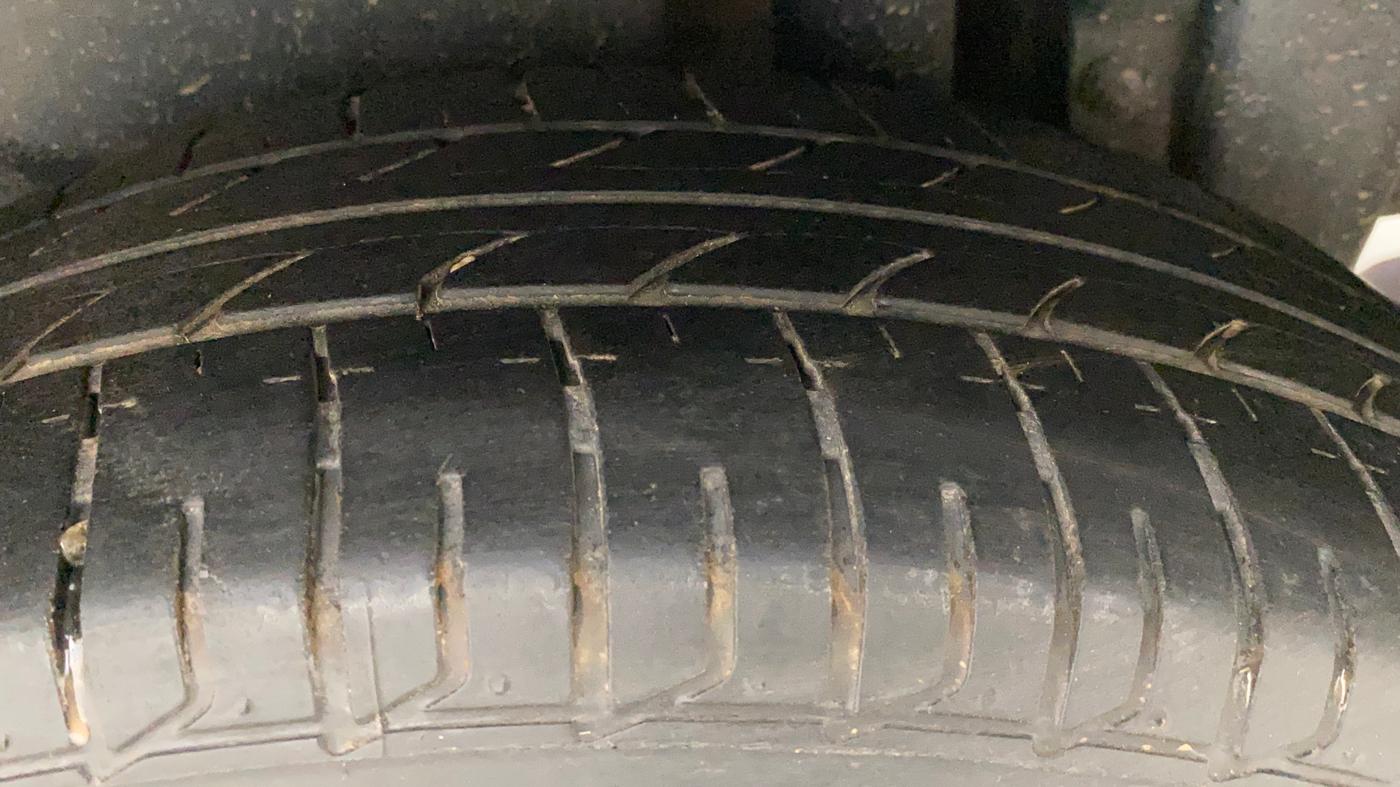 2015 Maruti Swift Dzire ZXI, Petrol, Manual, 1,43,094 km, Left Rear Tyre Tread