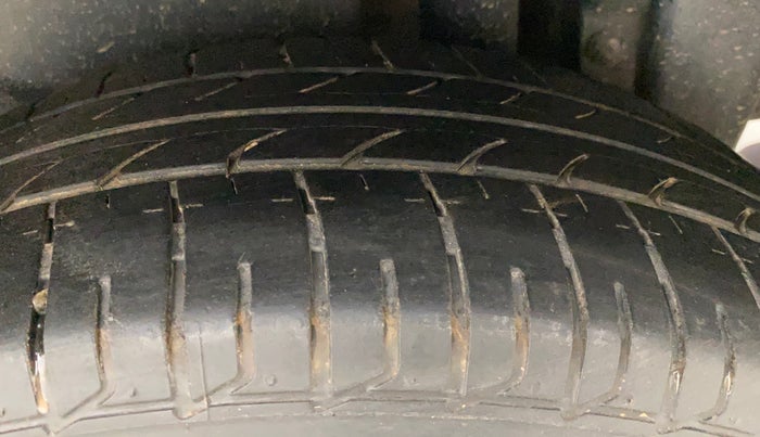 2015 Maruti Swift Dzire ZXI, Petrol, Manual, 1,43,094 km, Left Rear Tyre Tread