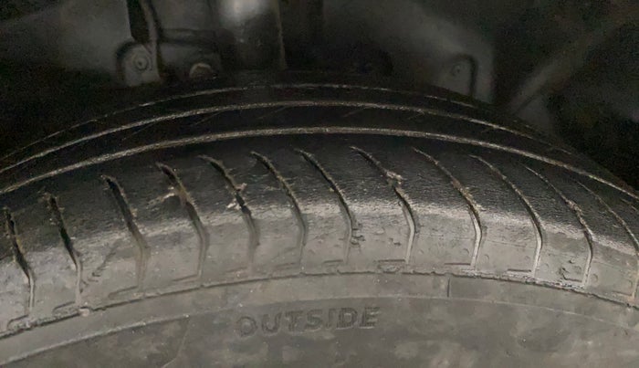 2016 Ford Ecosport TITANIUM 1.5L DIESEL, Diesel, Manual, 1,14,540 km, Right Front Tyre Tread