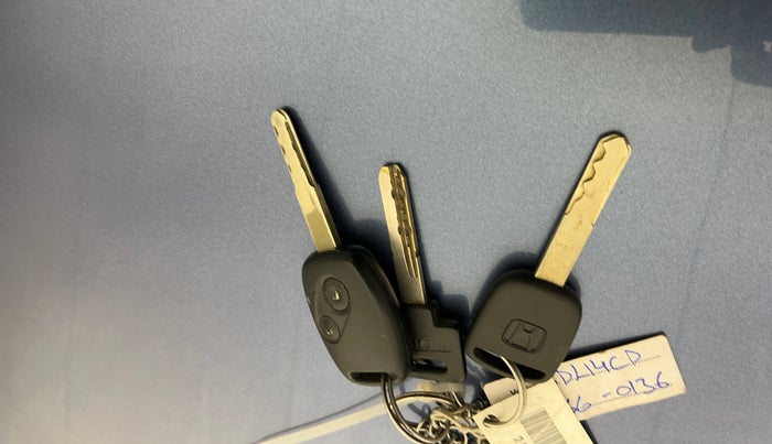 2016 Honda Amaze 1.2L I-VTEC VX, Petrol, Manual, 43,894 km, Key Close Up