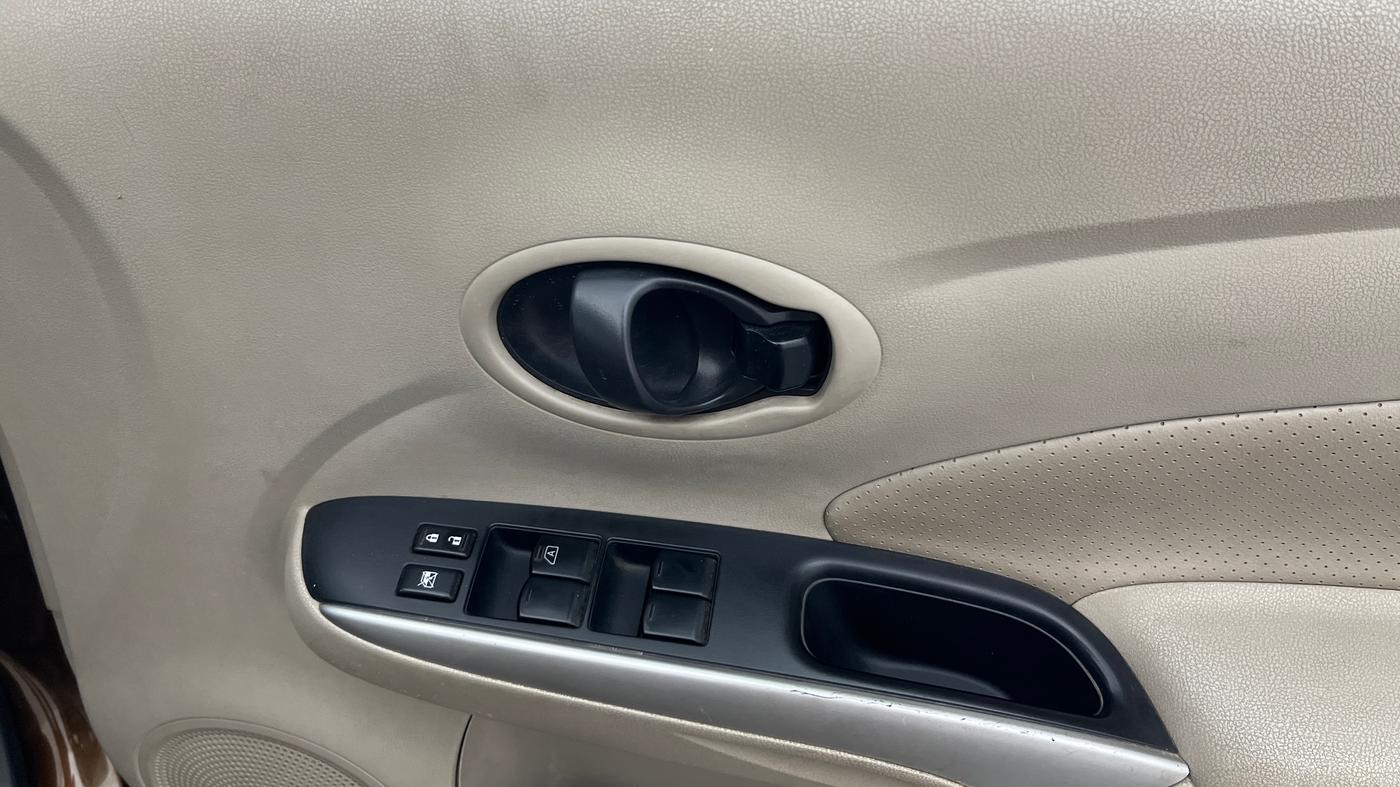 2017 Nissan Sunny XV CVT, Petrol, Automatic, 85,350 km, Driver Side Door Panels Control