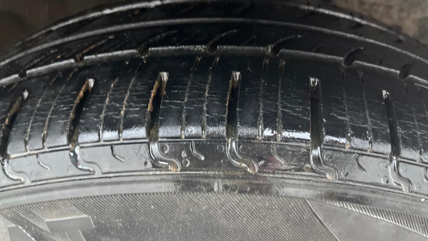 2017 Nissan Sunny XV CVT, Petrol, Automatic, 85,350 km, Right Front Tyre Tread