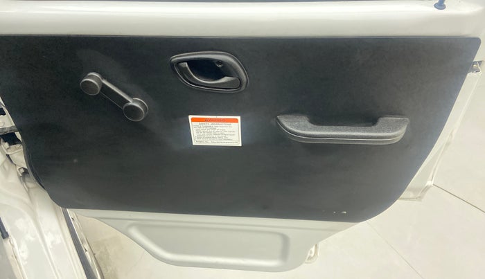 2022 Maruti Eeco 5 STR AC CNG (O), CNG, Manual, 5,804 km, Driver Side Door Panels Control