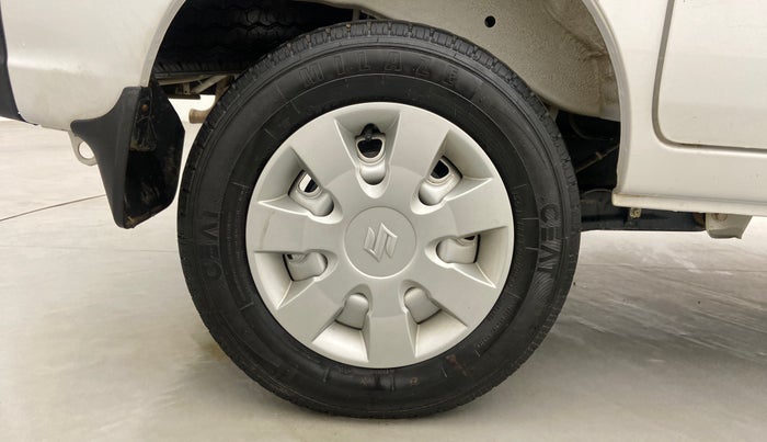 2022 Maruti Eeco 5 STR AC CNG (O), CNG, Manual, 5,804 km, Right Rear Wheel