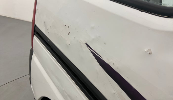 2022 Maruti Eeco 5 STR AC CNG (O), CNG, Manual, 5,804 km, Right quarter panel - Slightly rusted