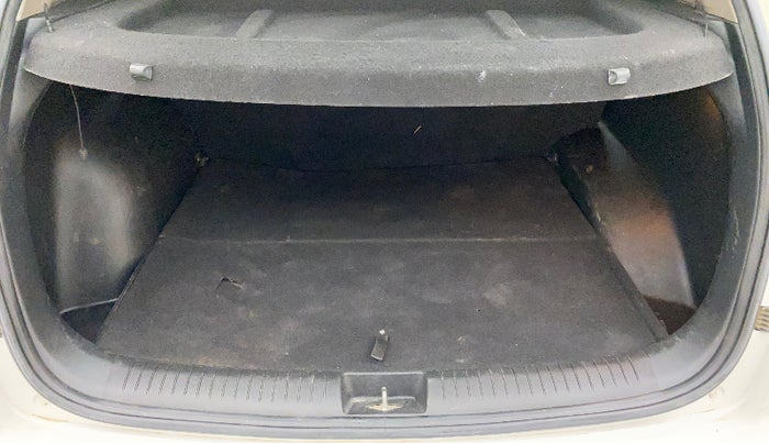 2015 Hyundai Creta S 1.6 PETROL, Petrol, Manual, 70,808 km, Boot Inside