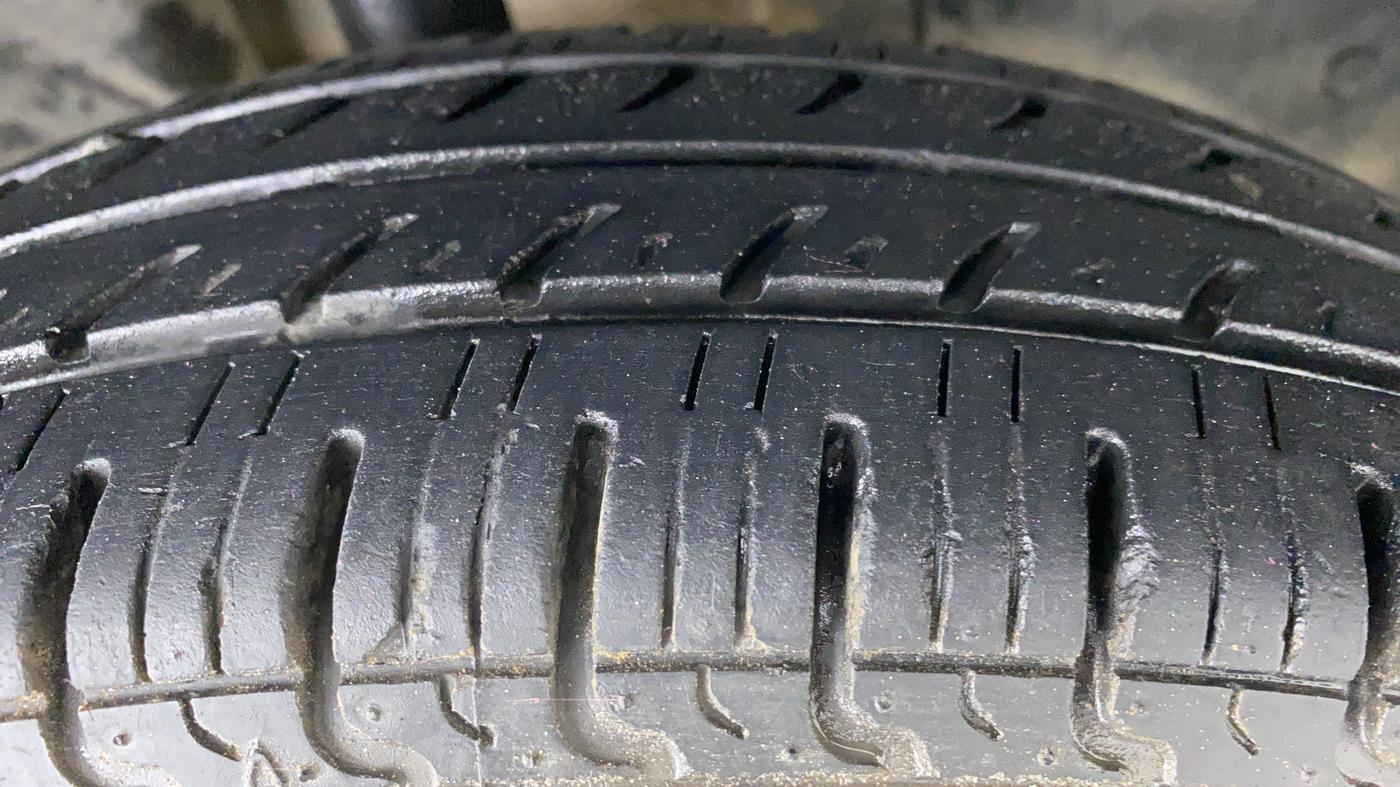 2018 Renault Kwid RXL, Petrol, Manual, 66,229 km, Right Front Tyre Tread