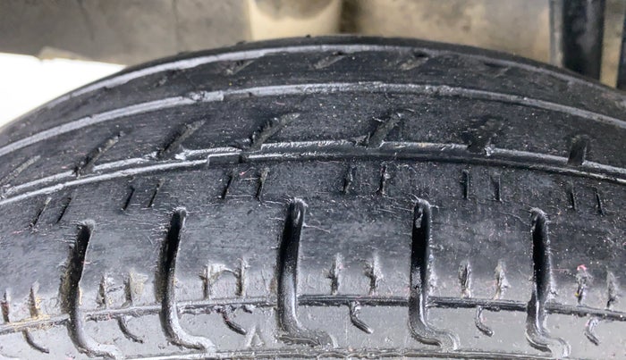 2018 Renault Kwid RXL, Petrol, Manual, 66,229 km, Right Rear Tyre Tread