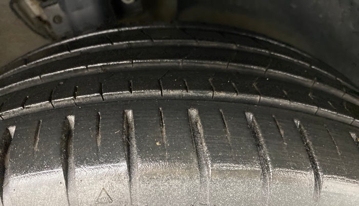 2017 Volkswagen Ameo HIGHLINE 1.5L AT (D), Diesel, Automatic, 82,528 km, Right Front Tyre Tread