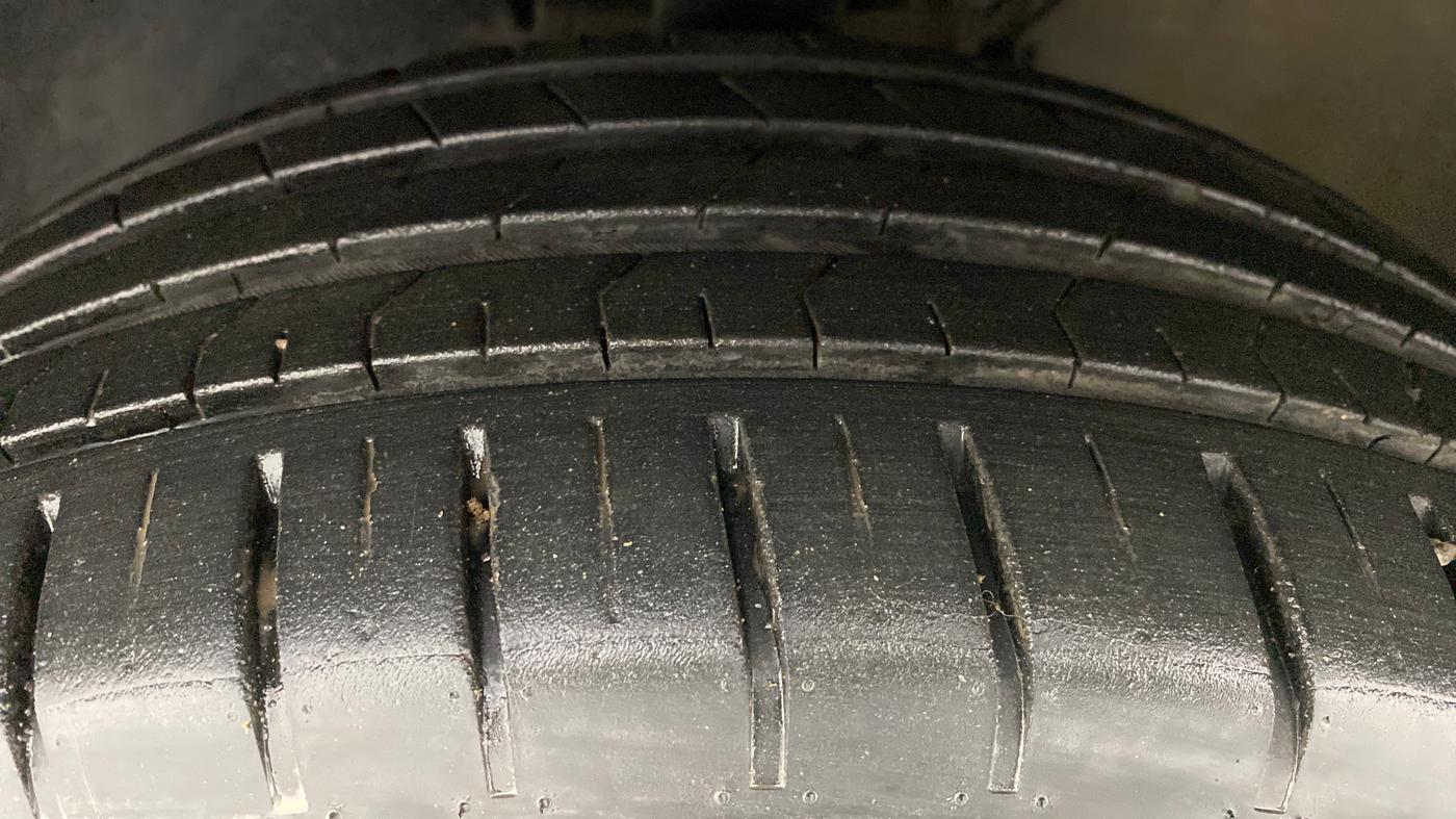 2017 Volkswagen Ameo HIGHLINE 1.5L AT (D), Diesel, Automatic, 82,528 km, Left Front Tyre Tread