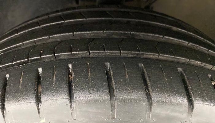 2017 Volkswagen Ameo HIGHLINE 1.5L AT (D), Diesel, Automatic, 82,528 km, Left Front Tyre Tread