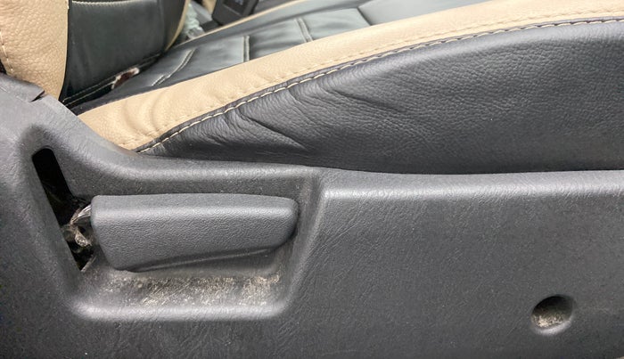 2019 Maruti Alto LXI, Petrol, Manual, 38,898 km, Driver Side Adjustment Panel