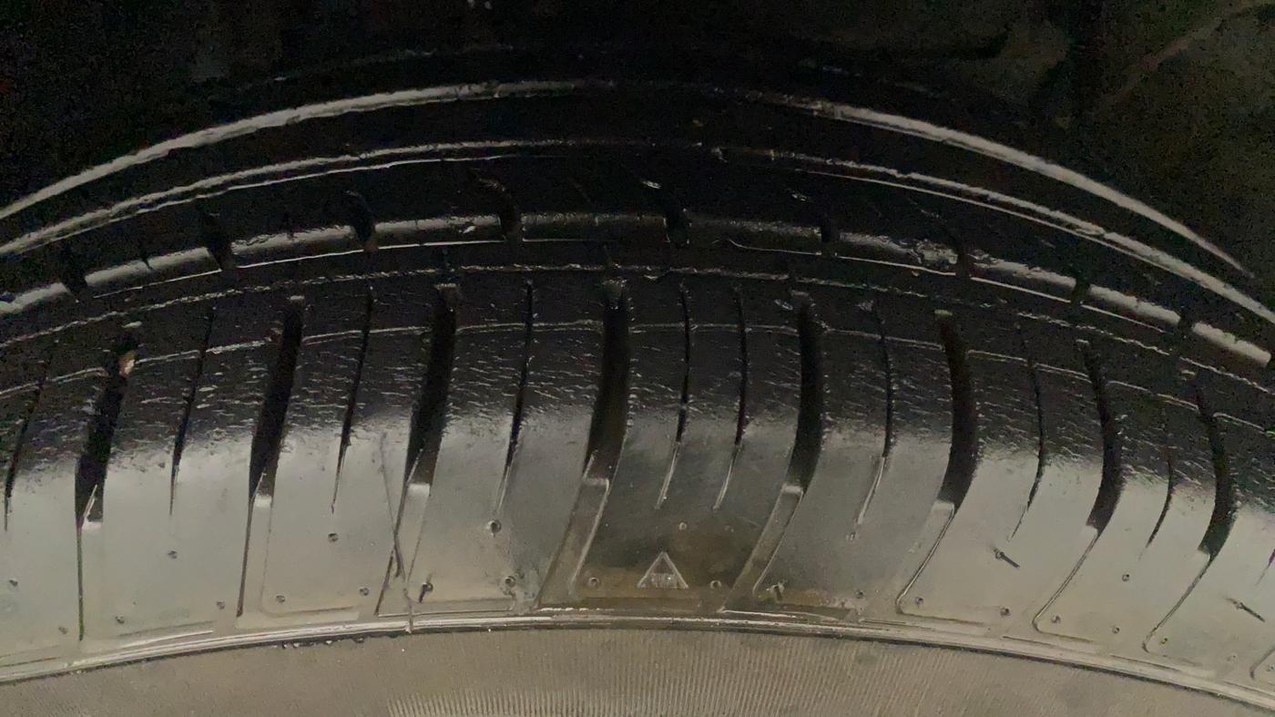 2019 Renault Duster RXS OPT CVT, Petrol, Automatic, 24,320 km, Right Front Tyre Tread