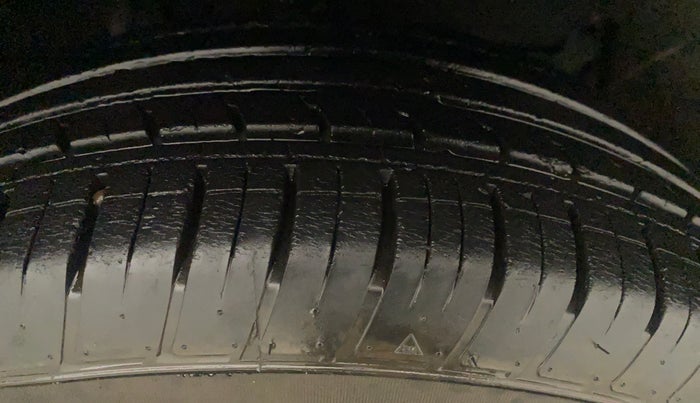 2019 Renault Duster RXS OPT CVT, Petrol, Automatic, 24,320 km, Left Rear Tyre Tread