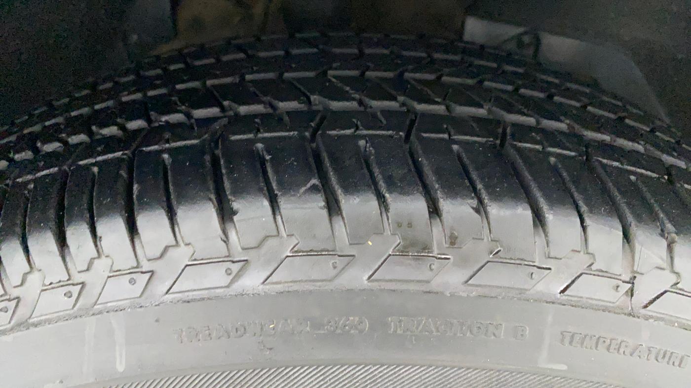 2020 Mahindra XUV500 W5, Diesel, Manual, 28,713 km, Right Front Tyre Tread