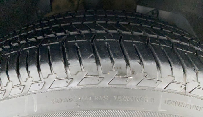 2020 Mahindra XUV500 W5, Diesel, Manual, 28,713 km, Right Front Tyre Tread
