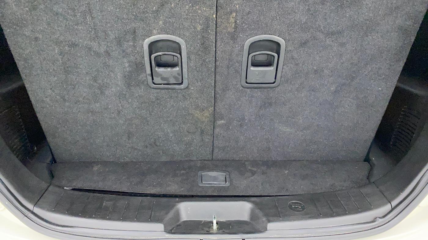 2020 Mahindra XUV500 W5, Diesel, Manual, 28,713 km, Boot Inside