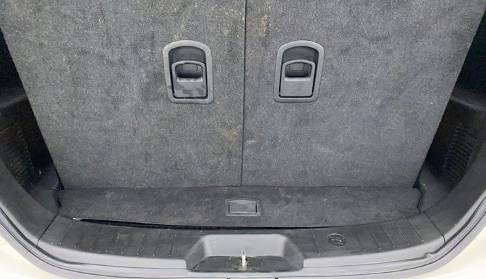 2020 Mahindra XUV500 W5, Diesel, Manual, 28,713 km, Boot Inside