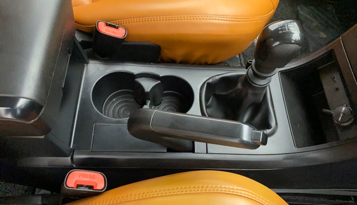 2020 Mahindra XUV500 W5, Diesel, Manual, 28,713 km, Gear Lever
