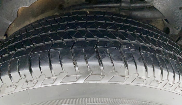 2020 Mahindra XUV500 W5, Diesel, Manual, 28,713 km, Left Rear Tyre Tread