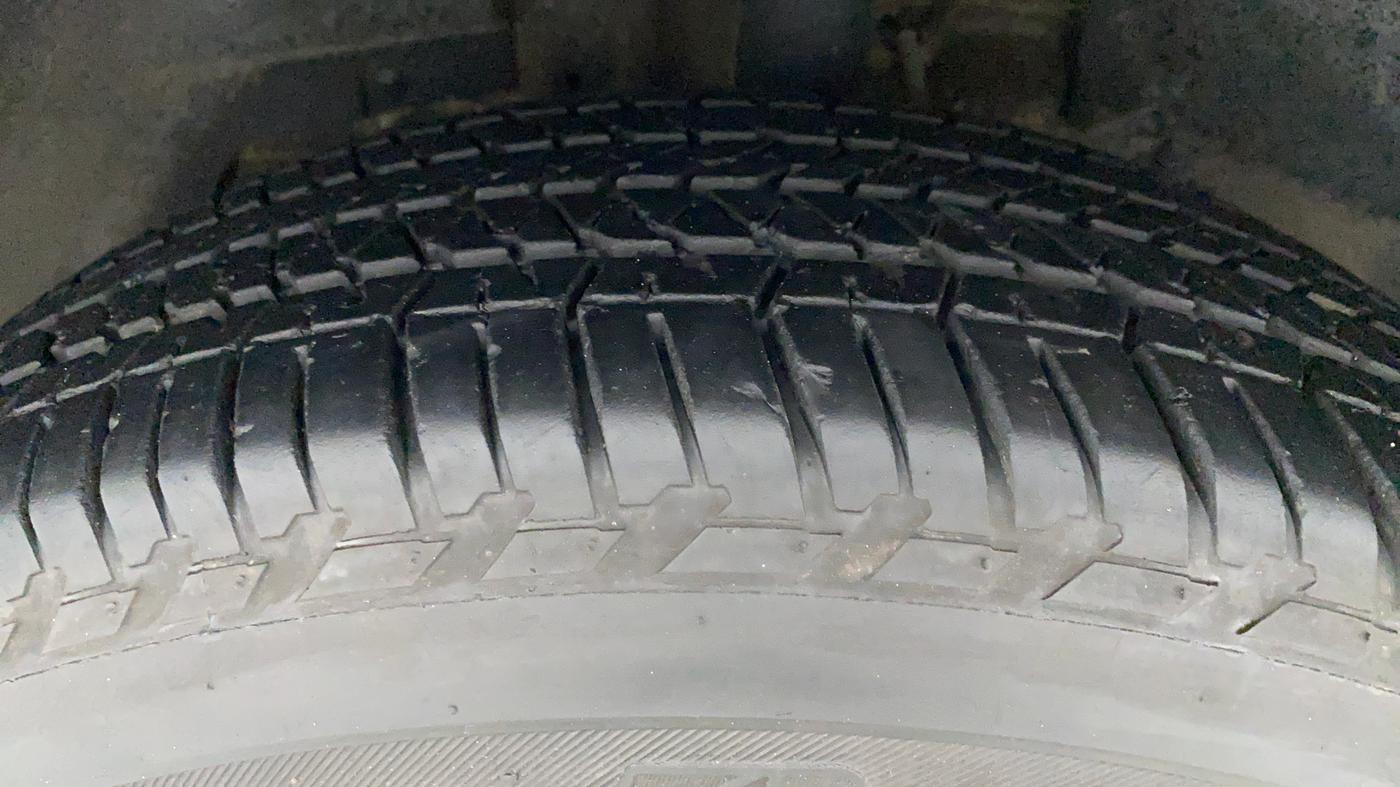 2020 Mahindra XUV500 W5, Diesel, Manual, 28,713 km, Left Front Tyre Tread