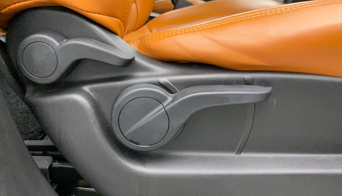 2020 Mahindra XUV500 W5, Diesel, Manual, 28,713 km, Driver Side Adjustment Panel