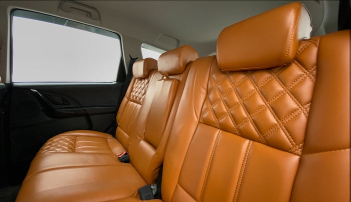 2020 Mahindra XUV500 W5, Diesel, Manual, 28,713 km, Right Side Rear Door Cabin