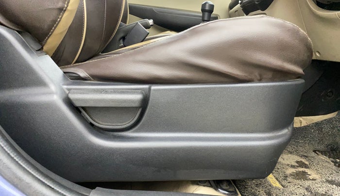 2014 Hyundai i20 MAGNA 1.2, Petrol, Manual, 18,133 km, Driver Side Adjustment Panel