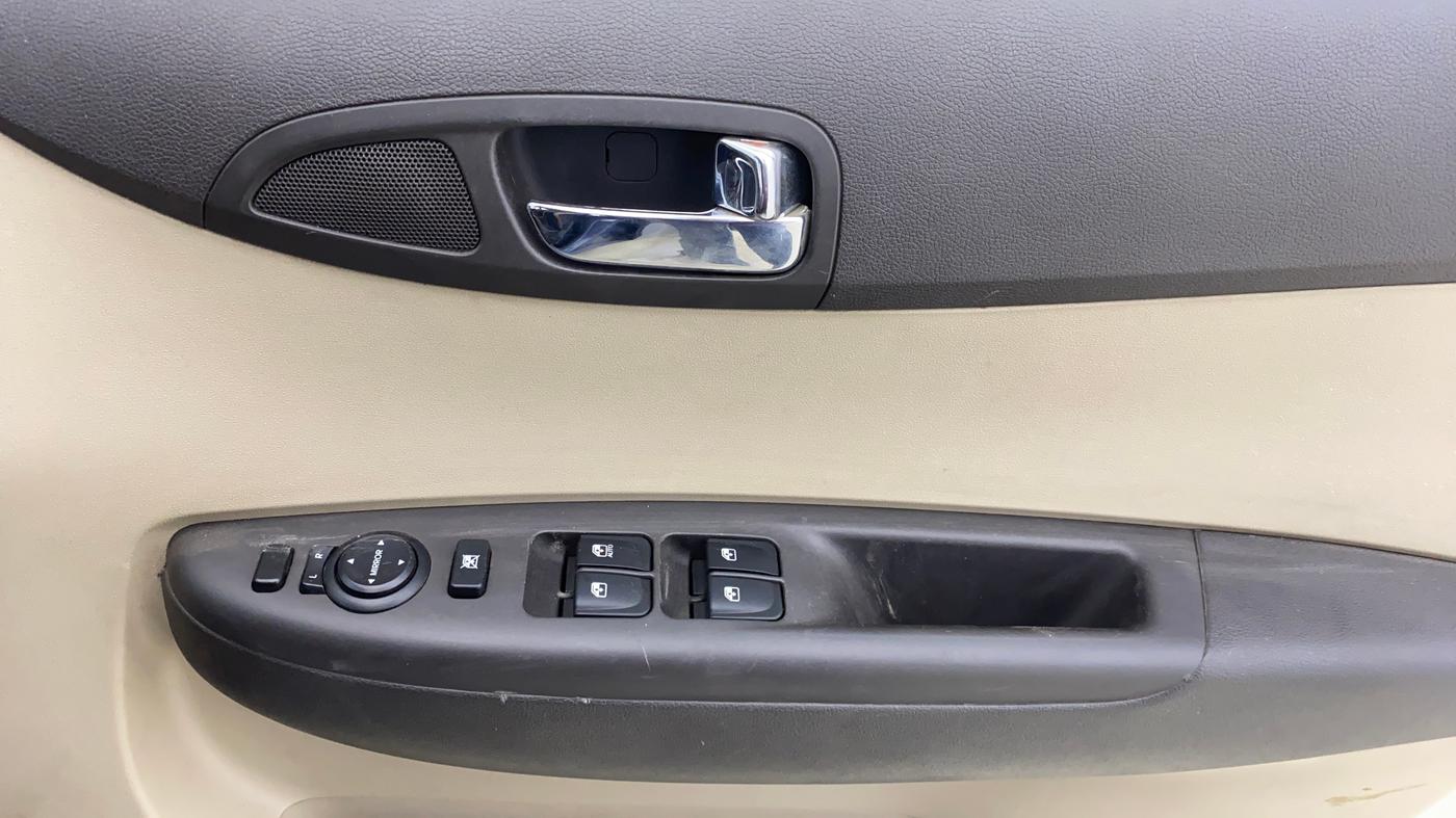 2014 Hyundai i20 MAGNA 1.2, Petrol, Manual, 18,284 km, Driver Side Door Panels Control