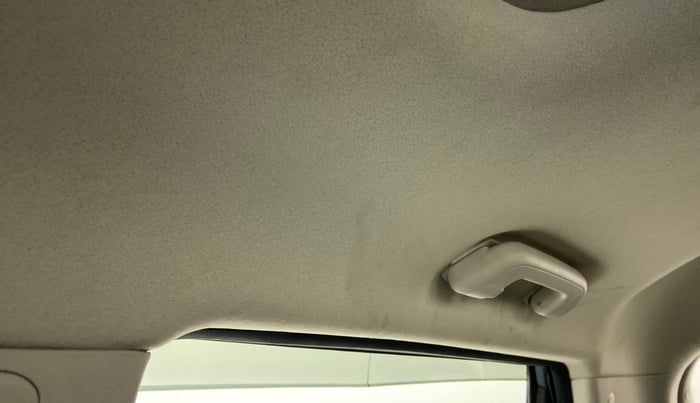 2021 Mahindra XUV300 1.2 W6 AT, Petrol, Automatic, 25,852 km, Ceiling - Roof lining minor dirty