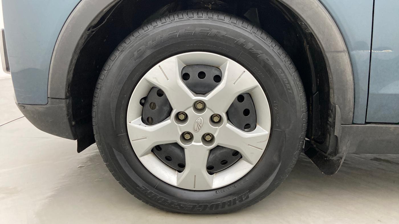 2021 Mahindra XUV300 1.2 W6 AT, Petrol, Automatic, 25,852 km, Left Front Wheel