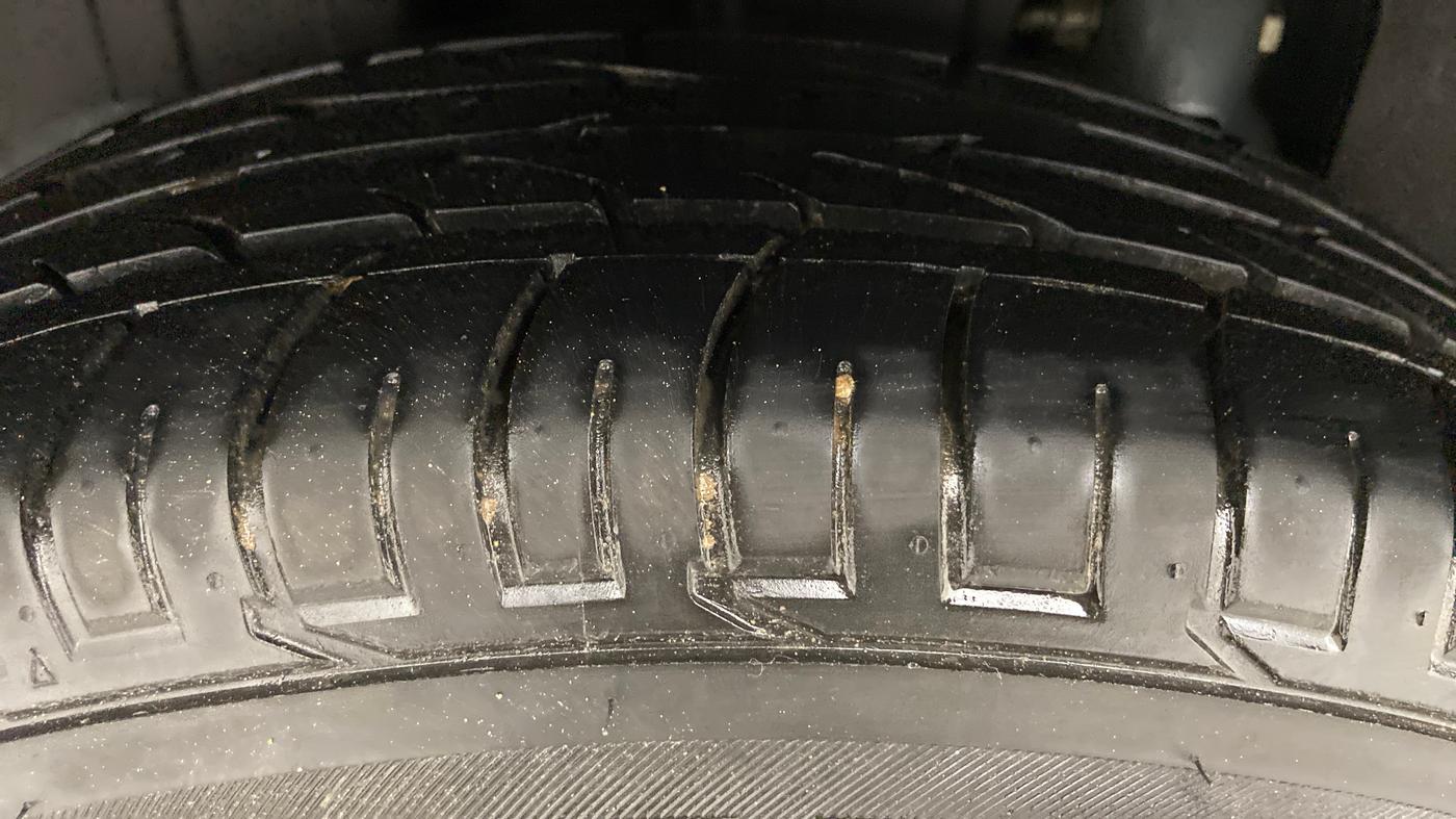 2021 Mahindra XUV300 1.2 W6 AT, Petrol, Automatic, 25,852 km, Right Rear Tyre Tread
