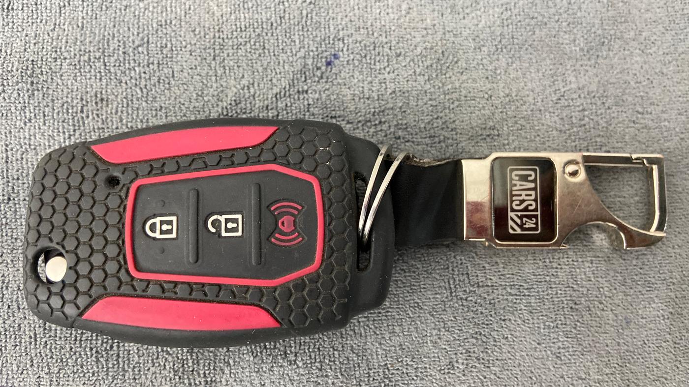 2021 Mahindra XUV300 1.2 W6 AT, Petrol, Automatic, 25,852 km, Key Close Up