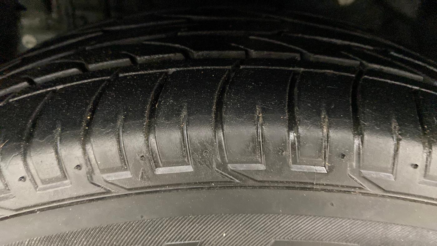 2021 Mahindra XUV300 1.2 W6 AT, Petrol, Automatic, 25,852 km, Left Front Tyre Tread