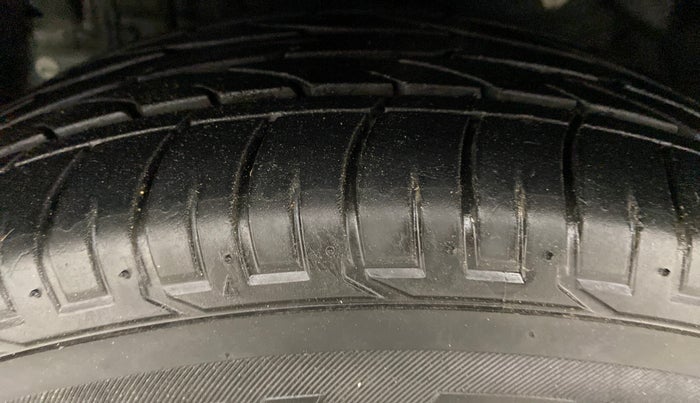 2021 Mahindra XUV300 1.2 W6 AT, Petrol, Automatic, 25,852 km, Left Front Tyre Tread