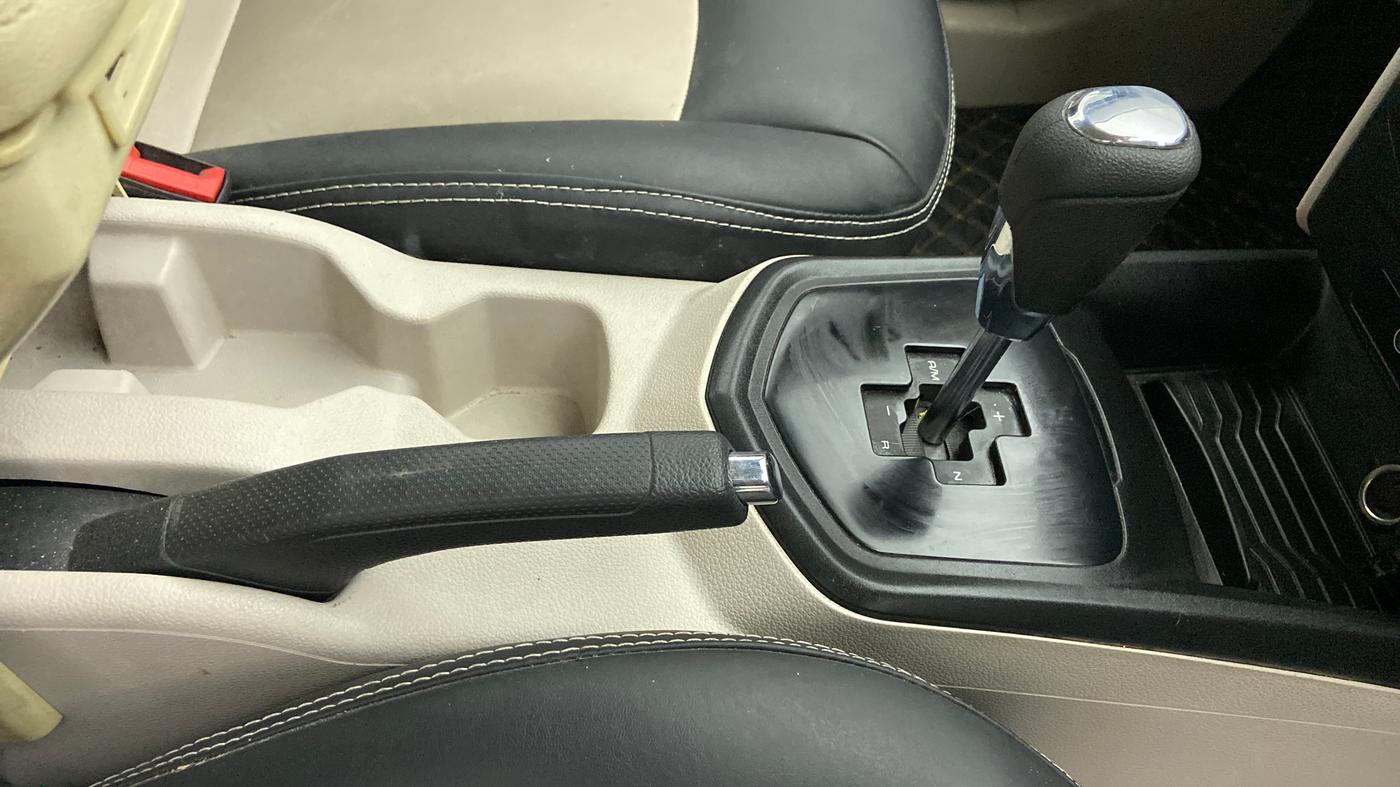 2021 Mahindra XUV300 1.2 W6 AT, Petrol, Automatic, 25,852 km, Gear Lever