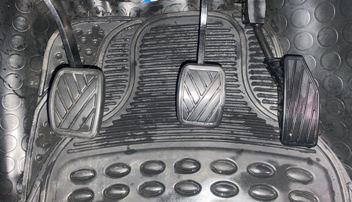 2021 Maruti Baleno DELTA PETROL 1.2, Petrol, Manual, 84,397 km, Pedals