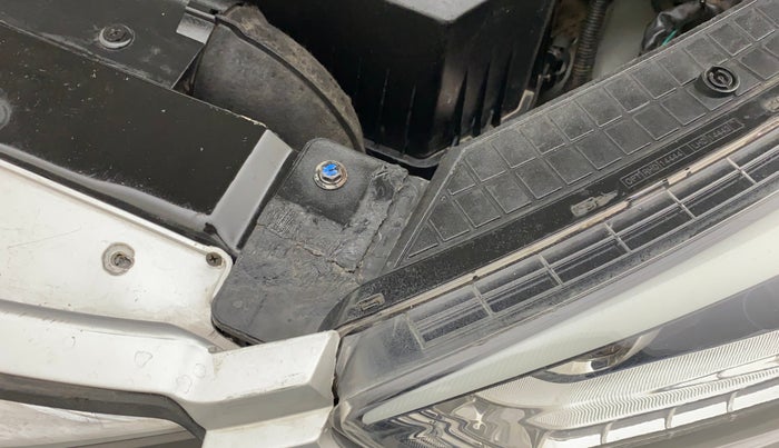 2015 Hyundai Creta SX PLUS 1.6 PETROL, Petrol, Manual, 51,328 km, Left headlight - Clamp has minor damage