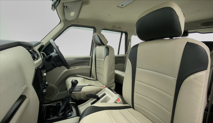 2017 Mahindra Scorpio S4+Intelli Hybrid 2WD, Diesel, Manual, 33,431 km, Right Side Front Door Cabin