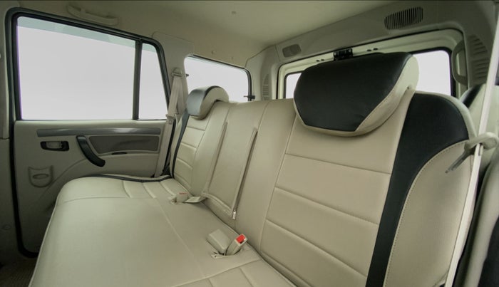 2017 Mahindra Scorpio S4+Intelli Hybrid 2WD, Diesel, Manual, 33,431 km, Right Side Rear Door Cabin