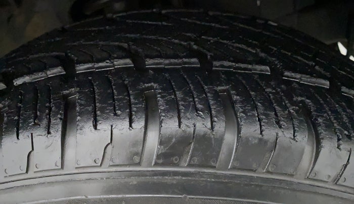 2017 Mahindra Scorpio S4+Intelli Hybrid 2WD, Diesel, Manual, 33,431 km, Right Rear Tyre Tread