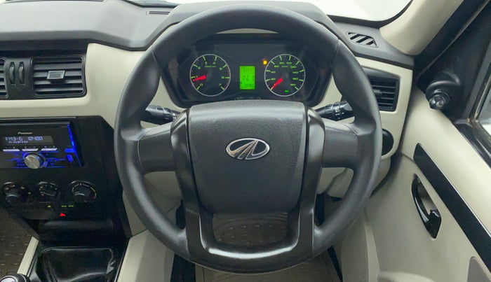 2017 Mahindra Scorpio S4+Intelli Hybrid 2WD, Diesel, Manual, 33,431 km, Steering Wheel Close Up