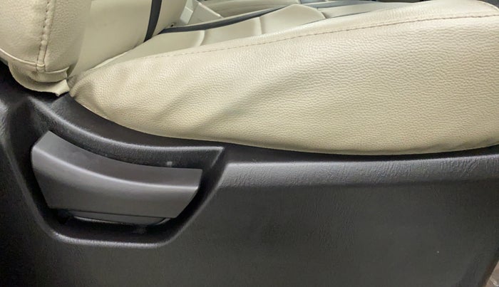 2017 Mahindra Scorpio S4+Intelli Hybrid 2WD, Diesel, Manual, 33,431 km, Driver Side Adjustment Panel