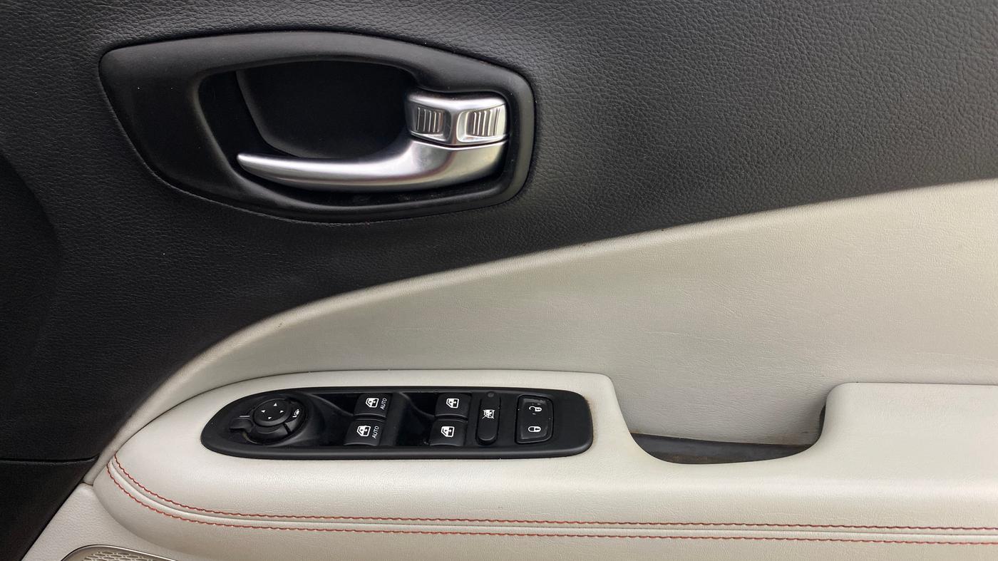 2018 Jeep Compass LIMITED 1.4 PETROL AT, Petrol, Automatic, 95,369 km, Driver Side Door Panels Control