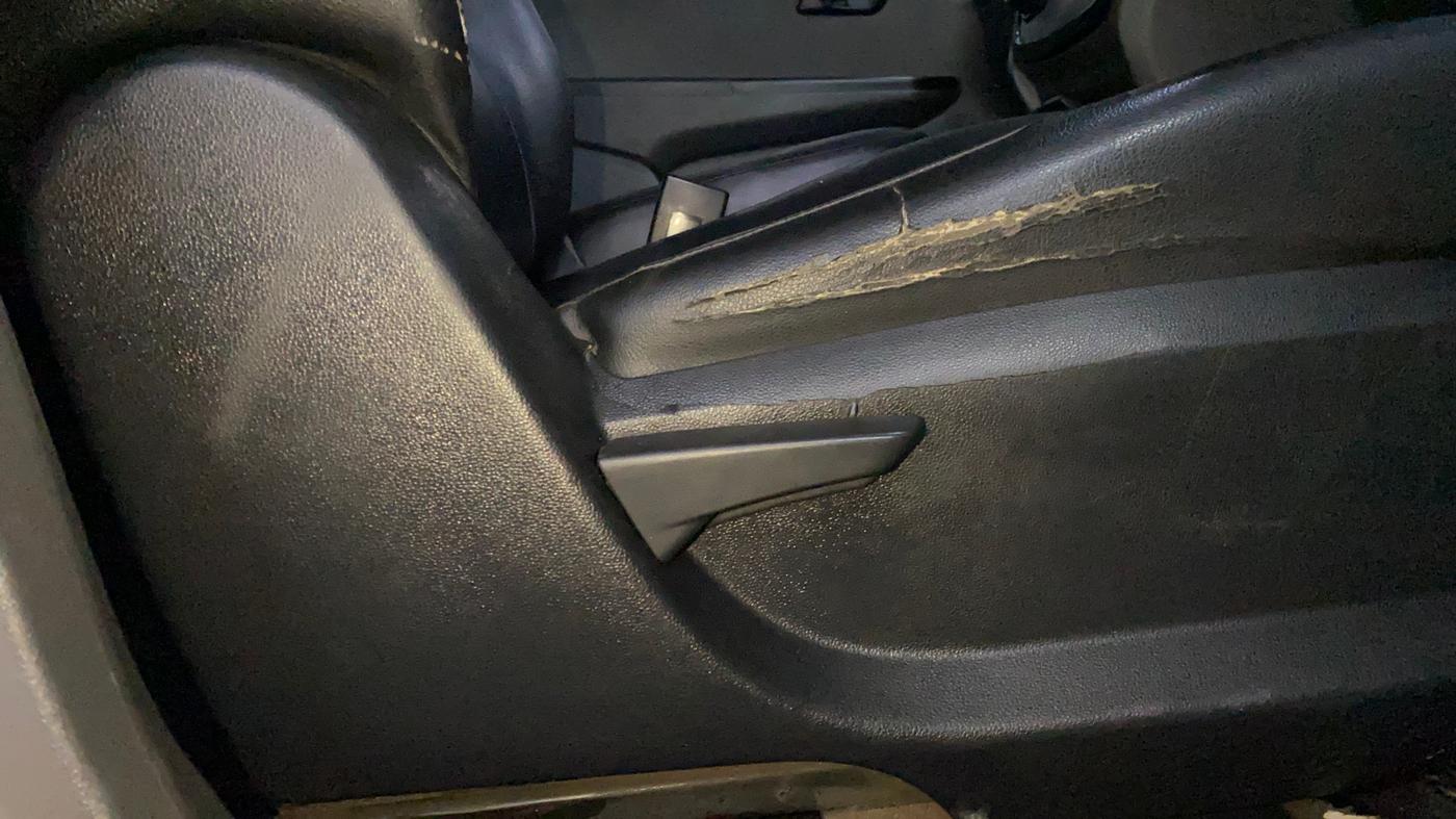 2018 Mahindra KUV 100 NXT K2 D 6S, Diesel, Manual, 68,448 km, Driver Side Adjustment Panel