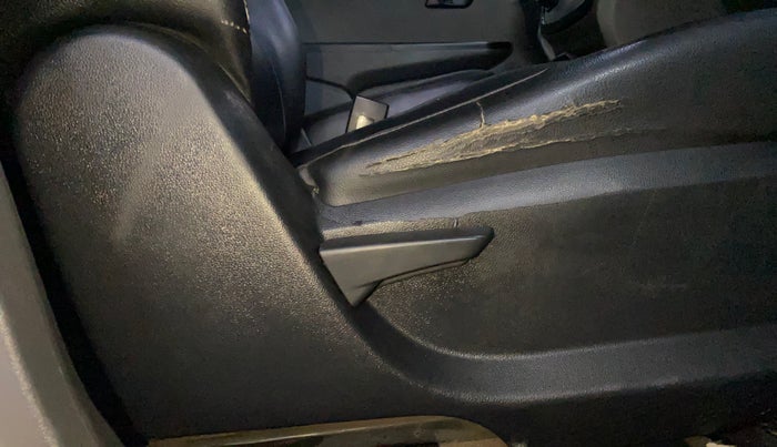 2018 Mahindra KUV 100 NXT K2 D 6S, Diesel, Manual, 68,448 km, Driver Side Adjustment Panel