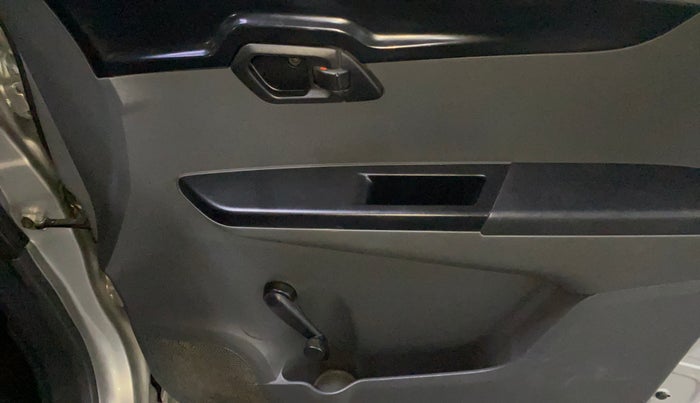 2018 Mahindra KUV 100 NXT K2 D 6S, Diesel, Manual, 68,448 km, Driver Side Door Panels Control