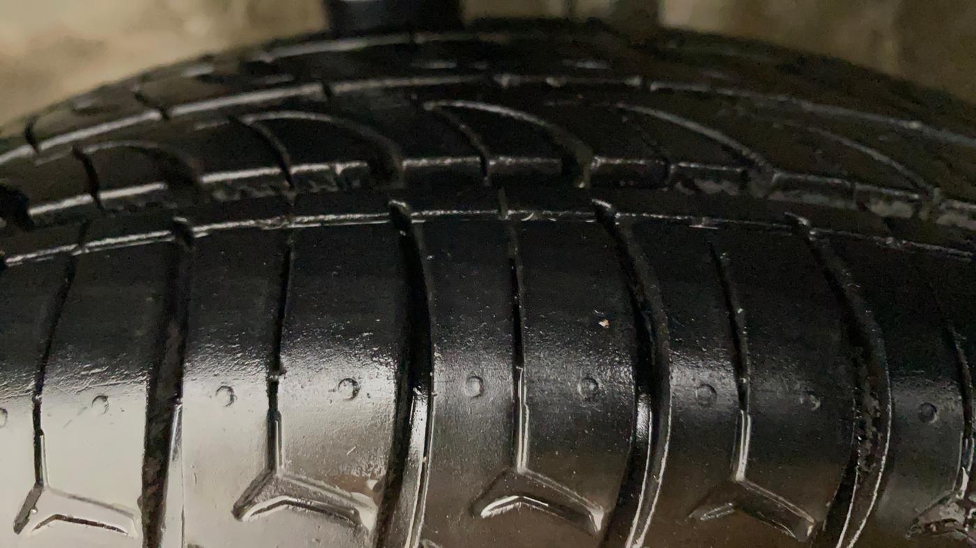 2015 Maruti Wagon R 1.0 LXI CNG, CNG, Manual, 73,116 km, Left Front Tyre Tread